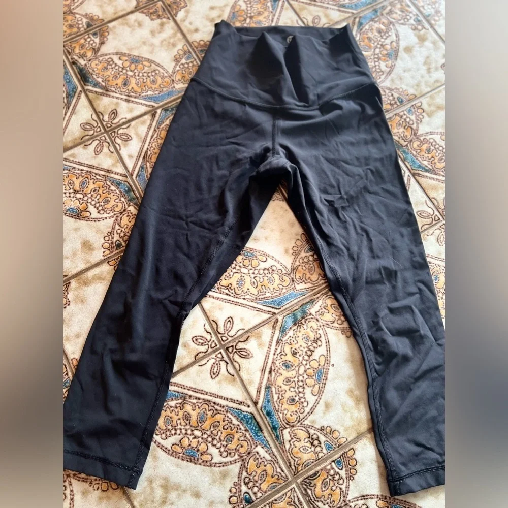 Lululemon crop leggings double logo size 4
